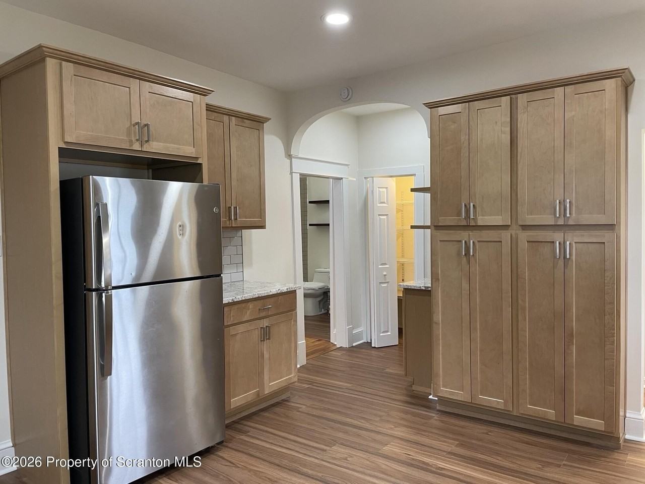 1064 Lincoln St Apt B - Photo 4 of 20