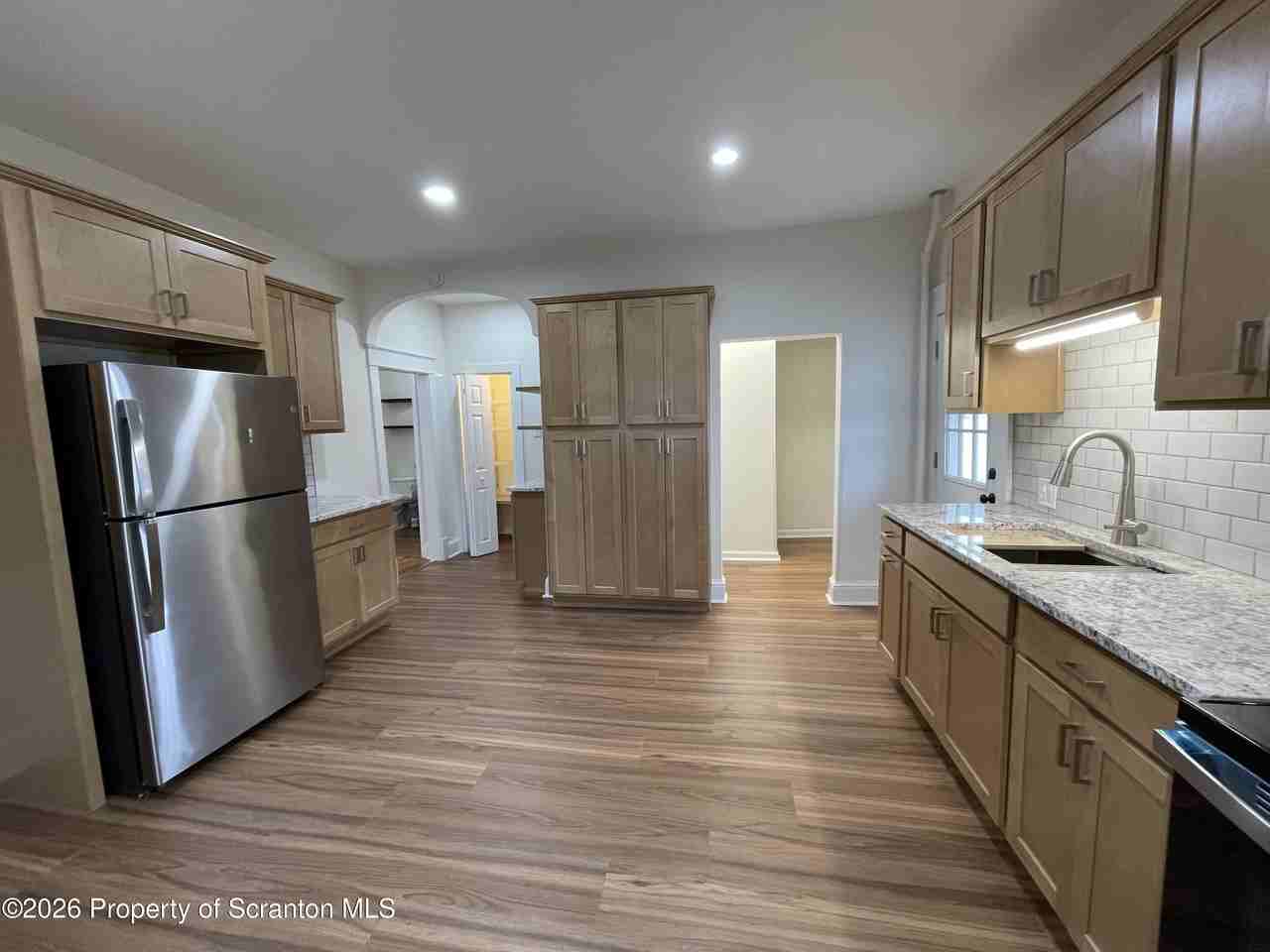 1064 Lincoln St Apt B - Photo 5 of 20