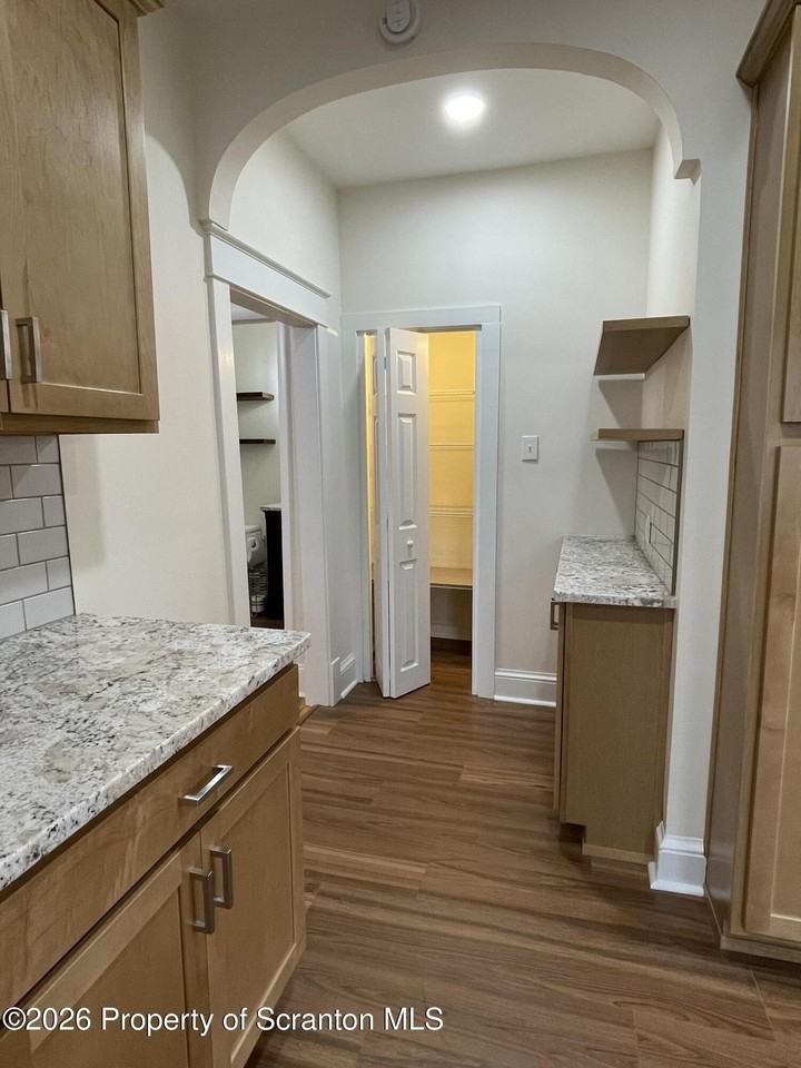 1064 Lincoln St Apt B - Photo 6 of 20