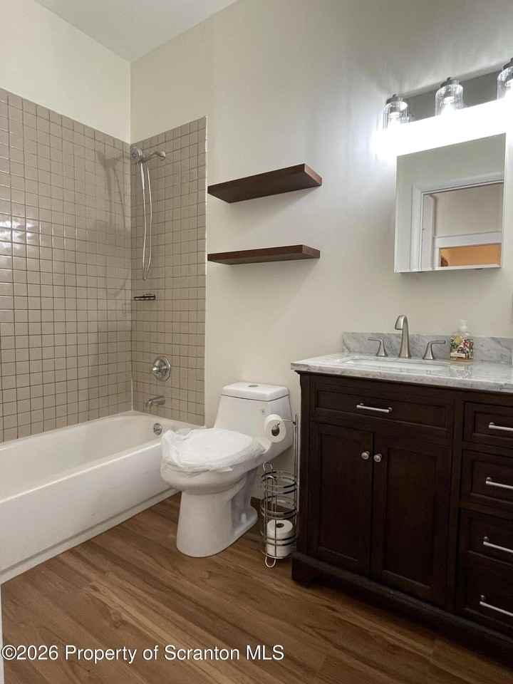 1064 Lincoln St Apt B - Photo 7 of 20