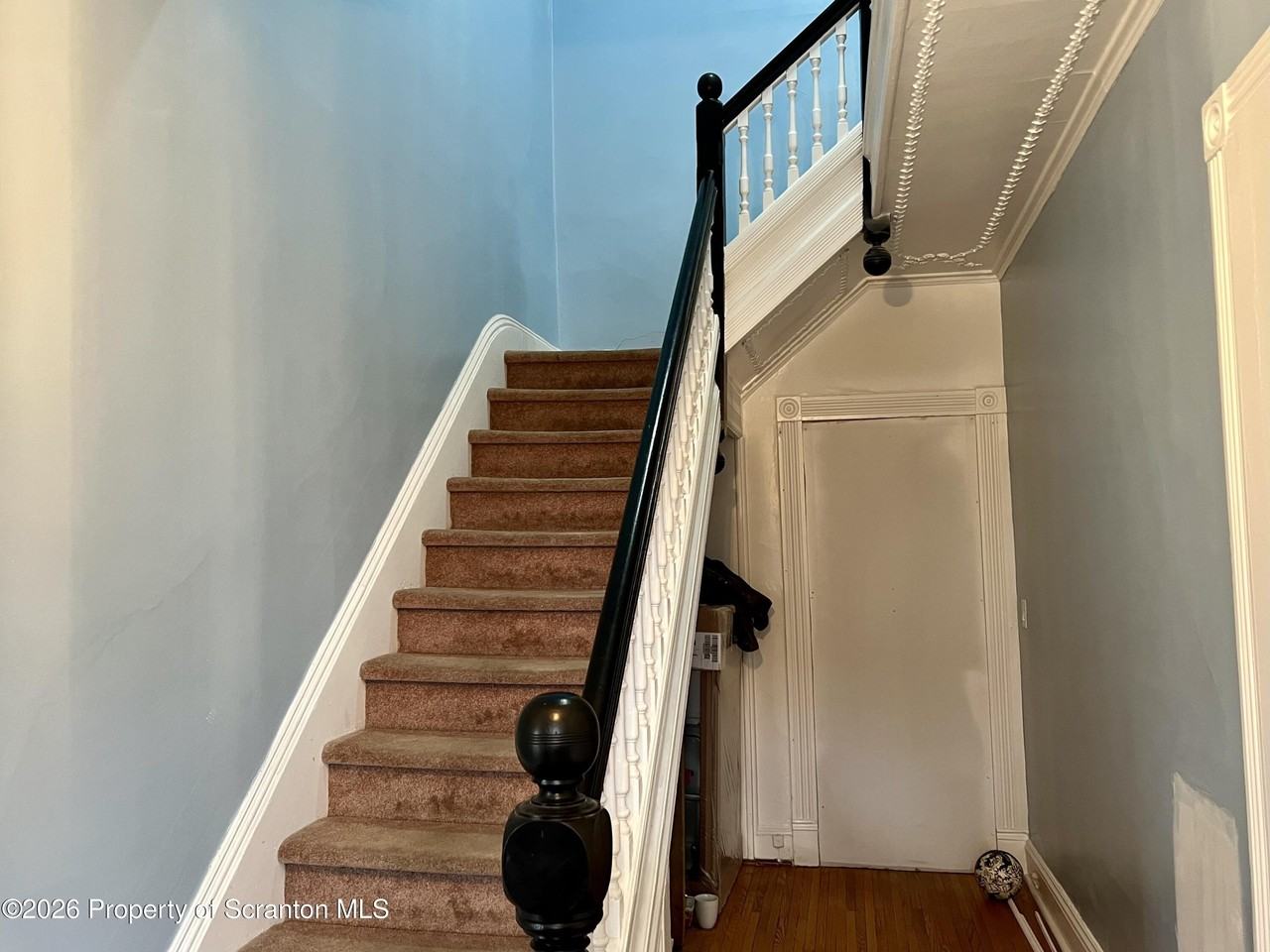 1528 Wyoming Ave - Photo 2 of 10