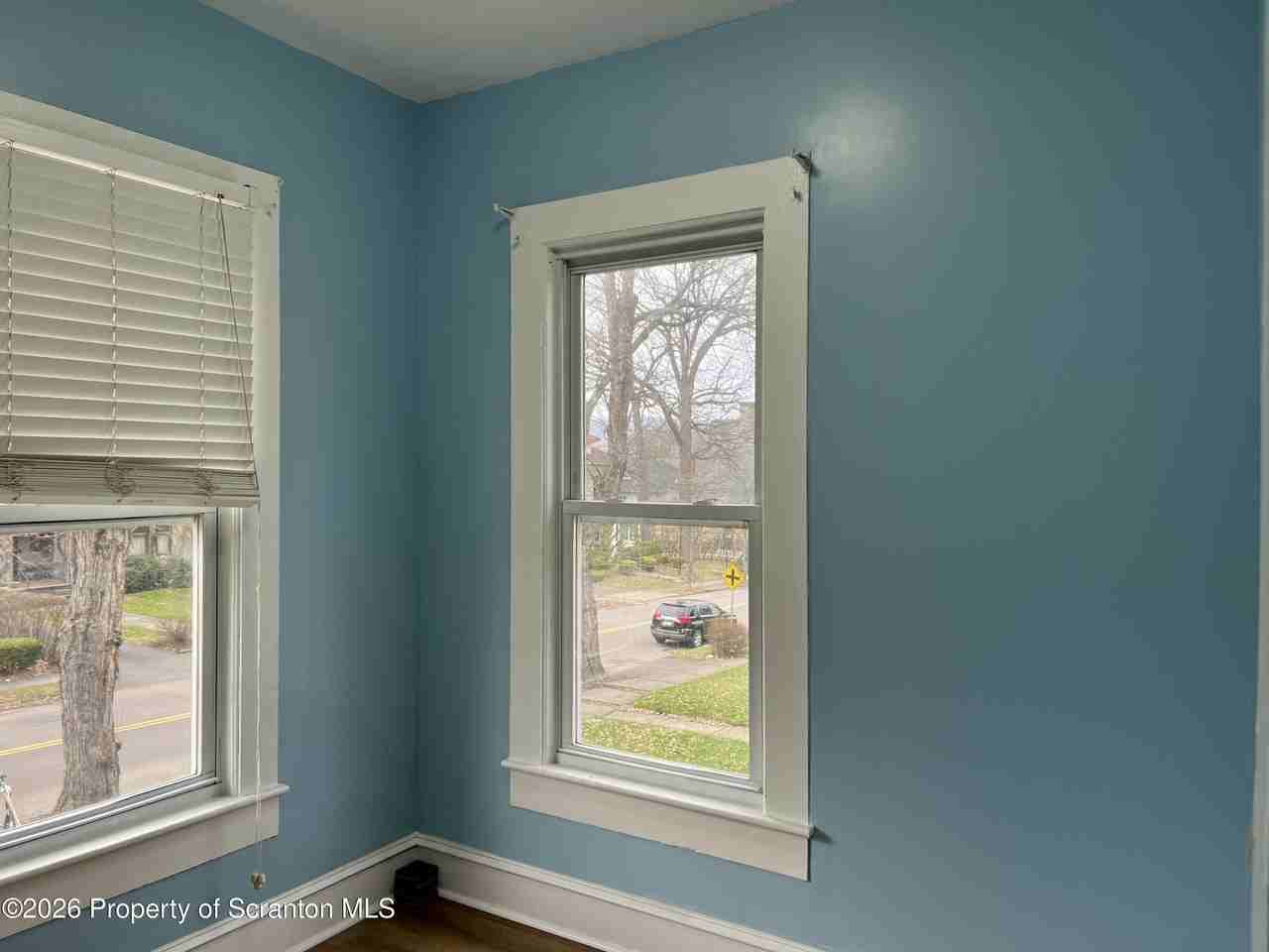 1528 Wyoming Ave - Photo 3 of 10