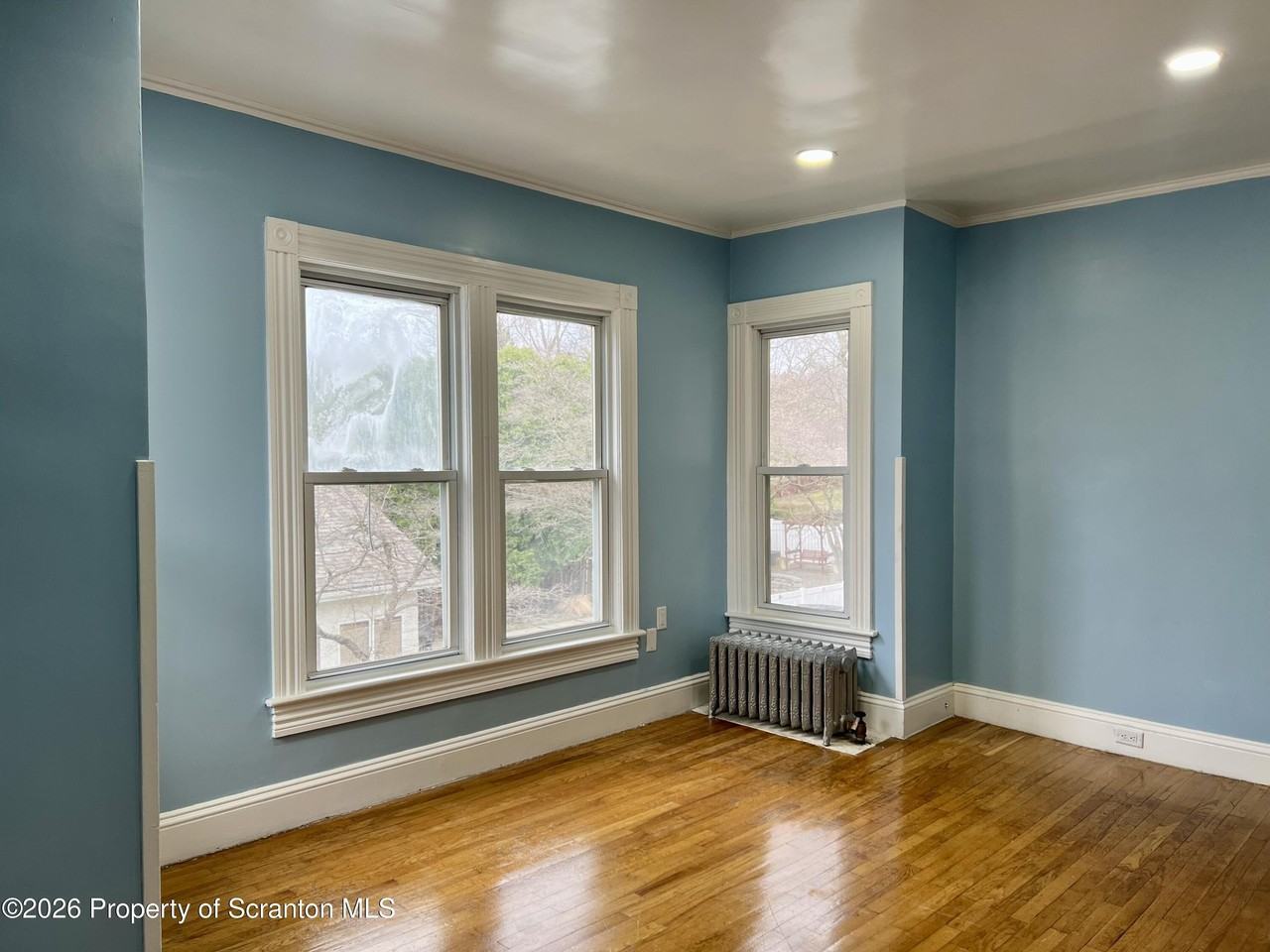 1528 Wyoming Ave - Photo 6 of 10