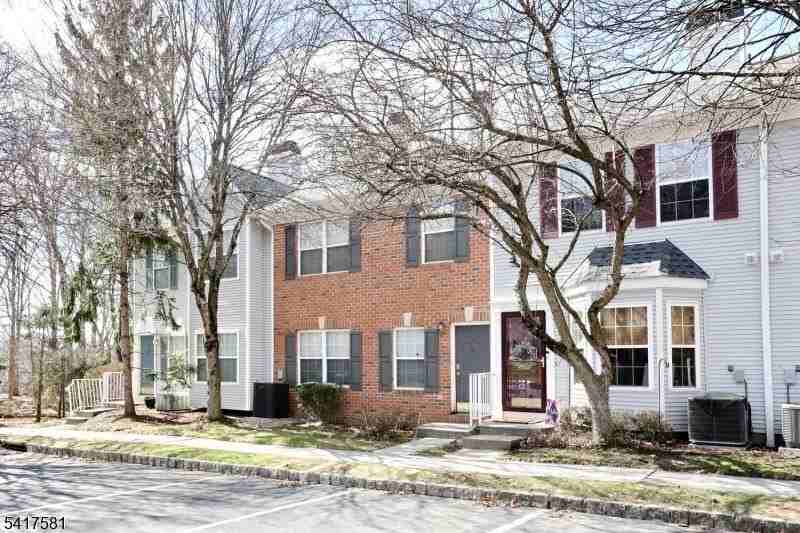 2051 Charles Ct - Photo 2 of 30