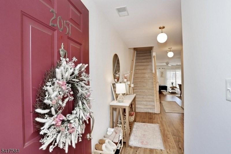 2051 Charles Ct - Photo 3 of 30