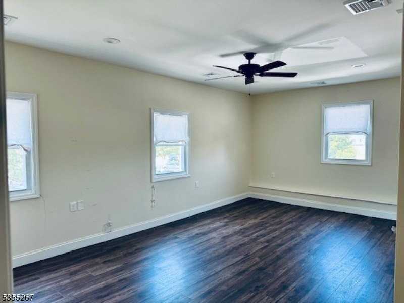 3 Bank St - Photo 6 of 8