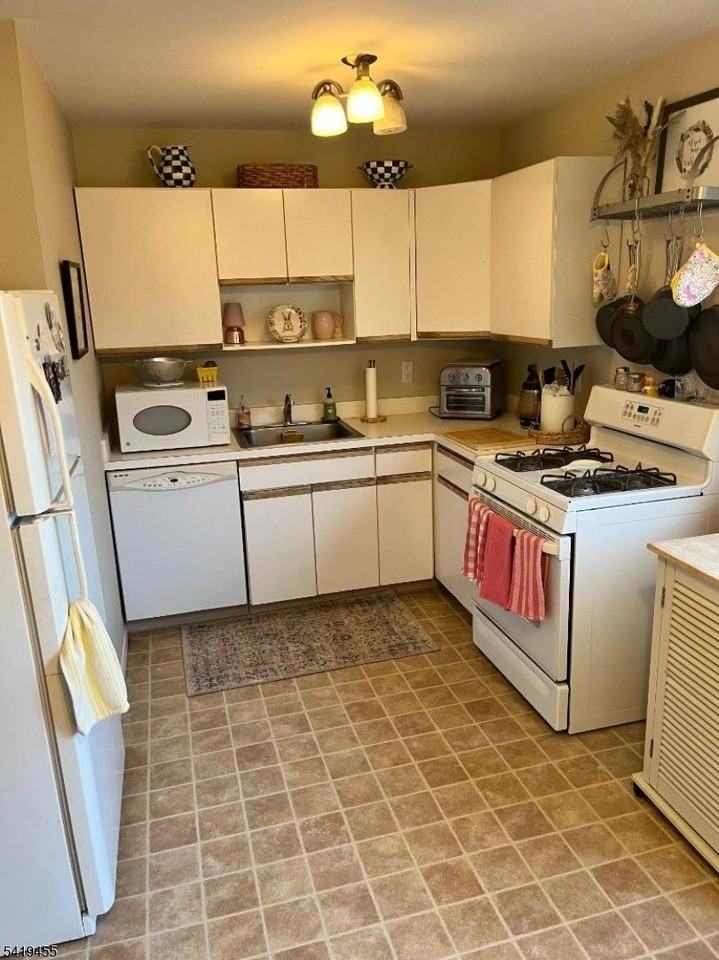 515 Pitney Pl - Photo 3 of 10