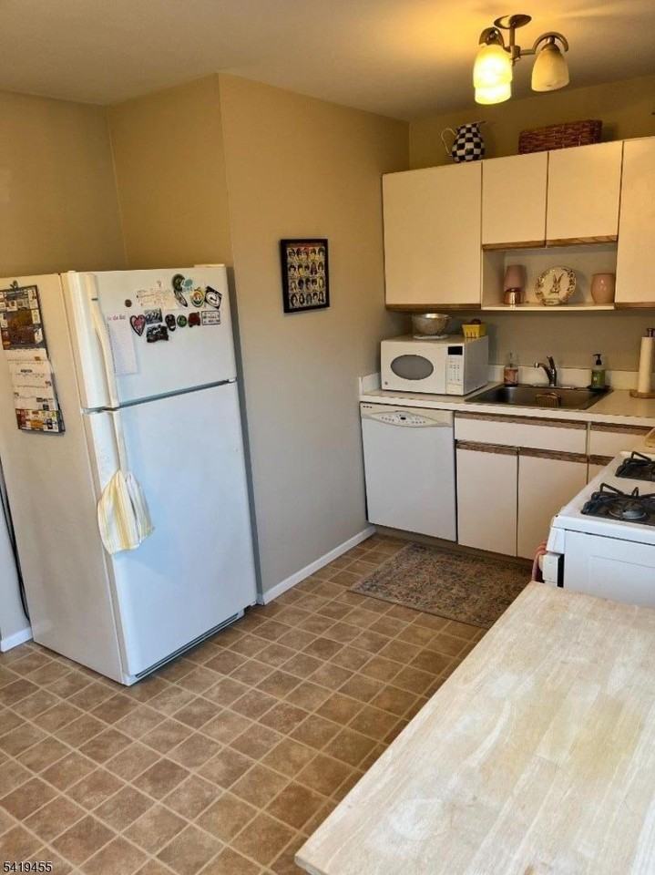 515 Pitney Pl - Photo 4 of 10