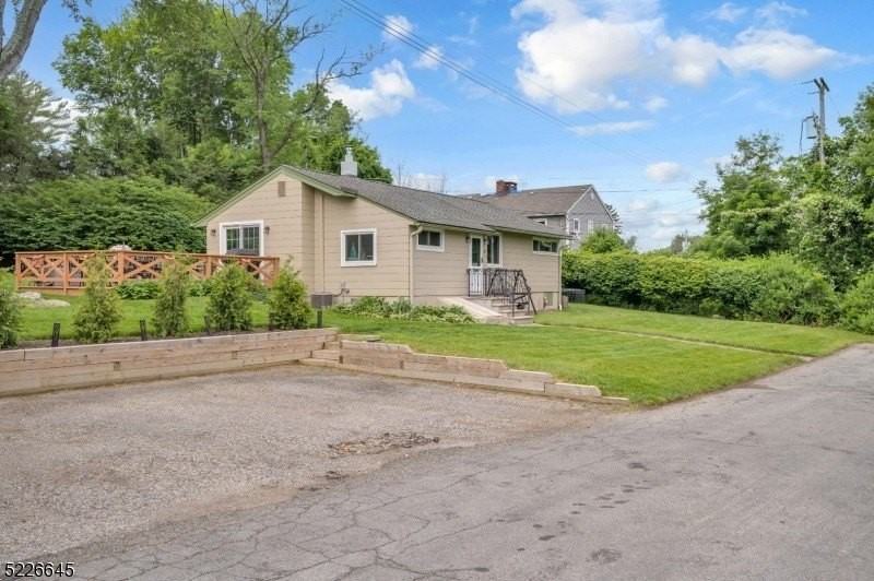 9 S Orchard Ter - Photo 2 of 32