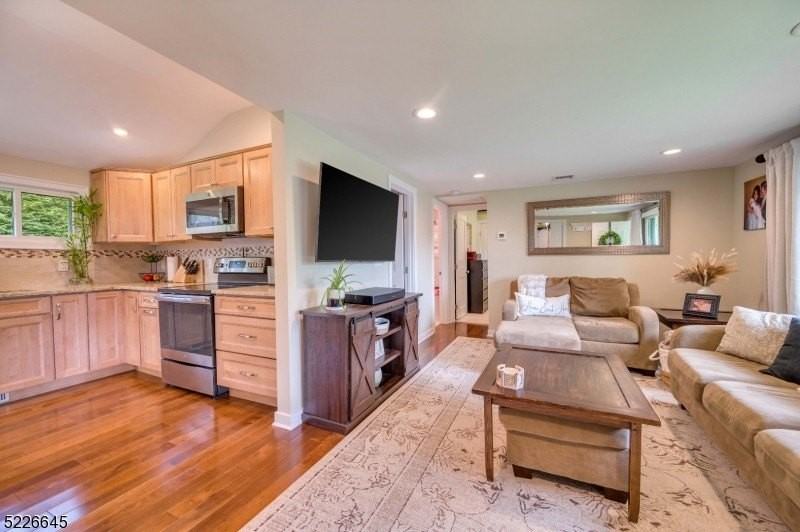 9 S Orchard Ter - Photo 4 of 32