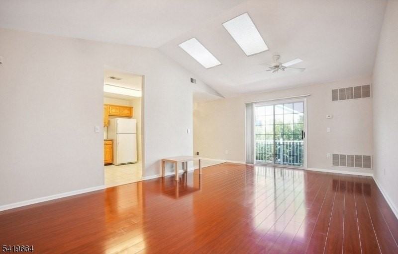 157 Potomac Dr - Photo 2 of 15