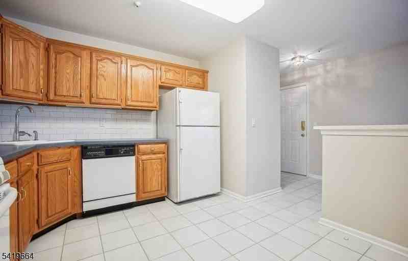 157 Potomac Dr - Photo 5 of 15