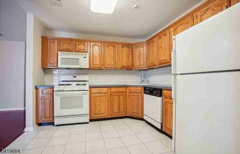 157 Potomac Dr - Photo 7 of 15