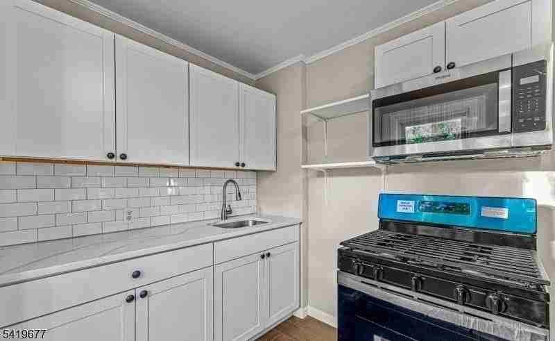 6 Armstrong St - Photo 5 of 15