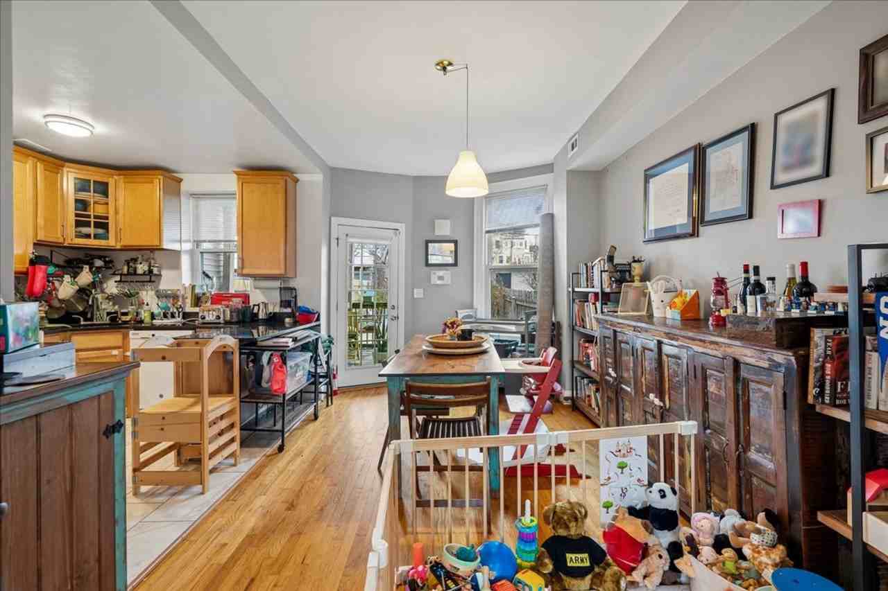 1373 Quincy St Nw - Photo 7 of 18