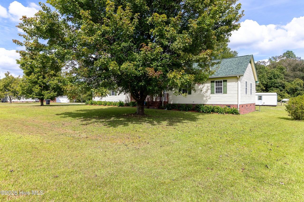 400 Kant Pl - Photo 3 of 24