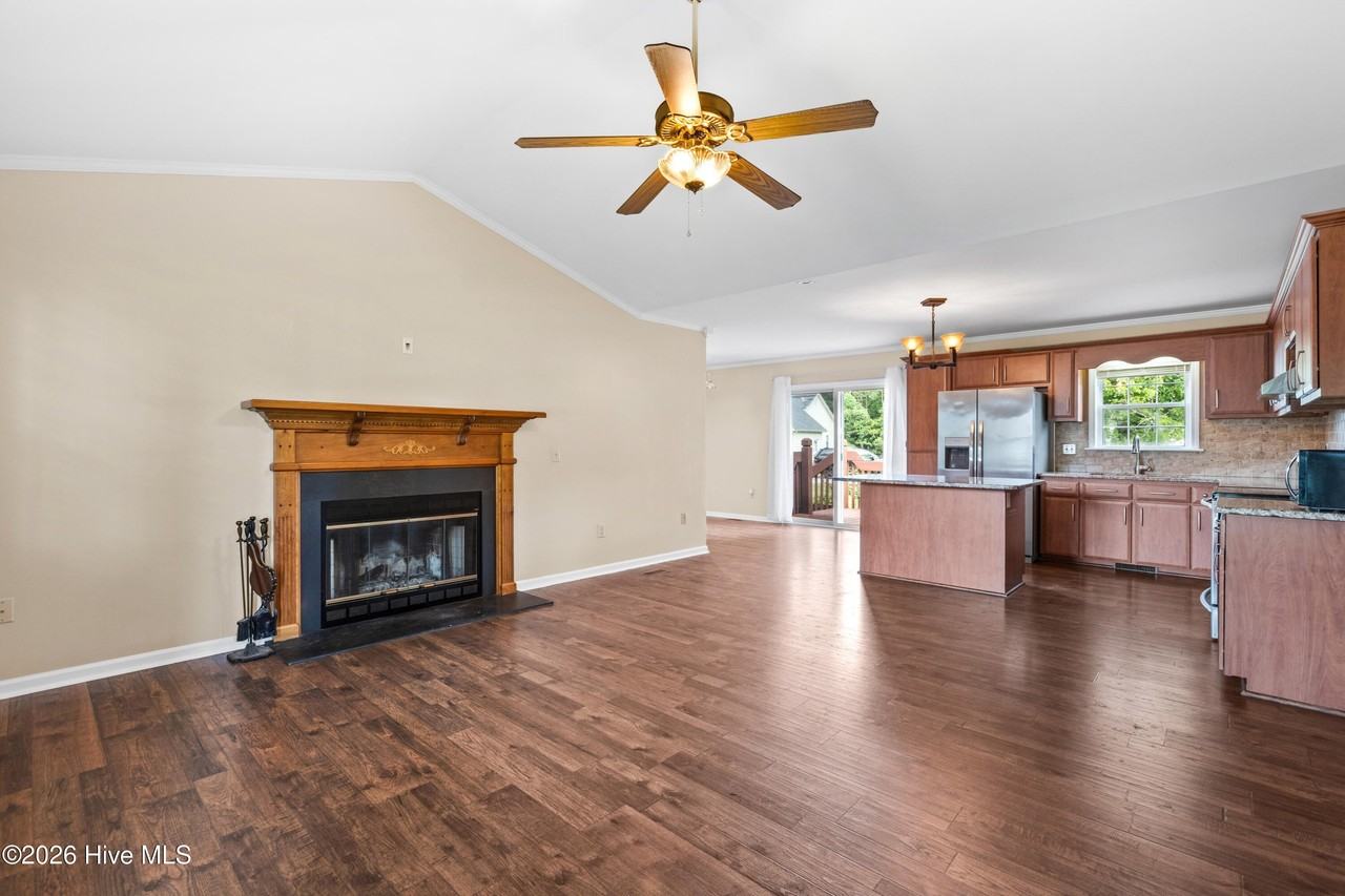 400 Kant Pl - Photo 4 of 24