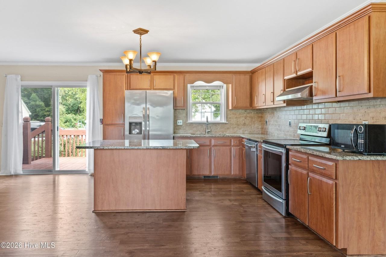 400 Kant Pl - Photo 6 of 24