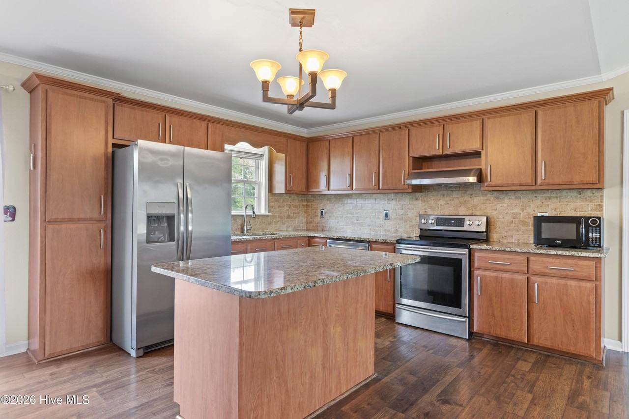 400 Kant Pl - Photo 7 of 24