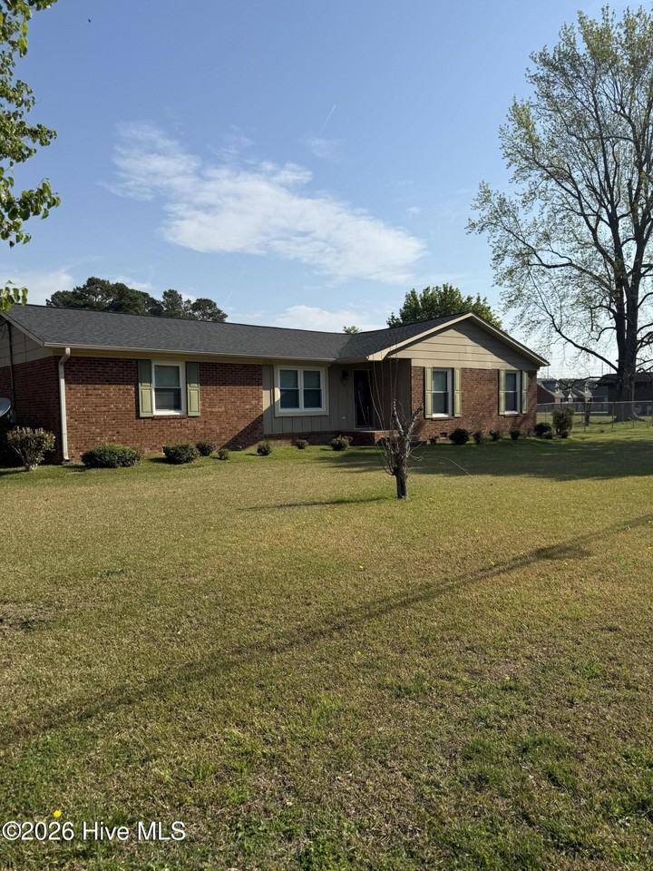 583 Main St - Photo 3 of 11