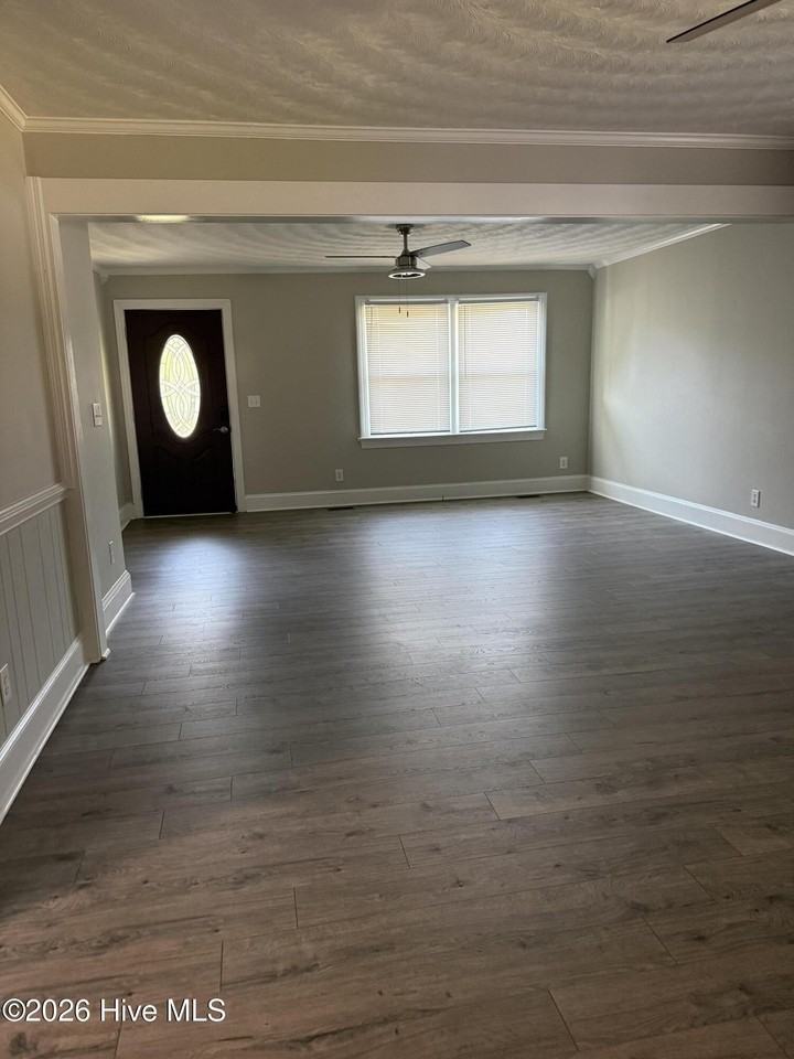 583 Main St - Photo 5 of 11