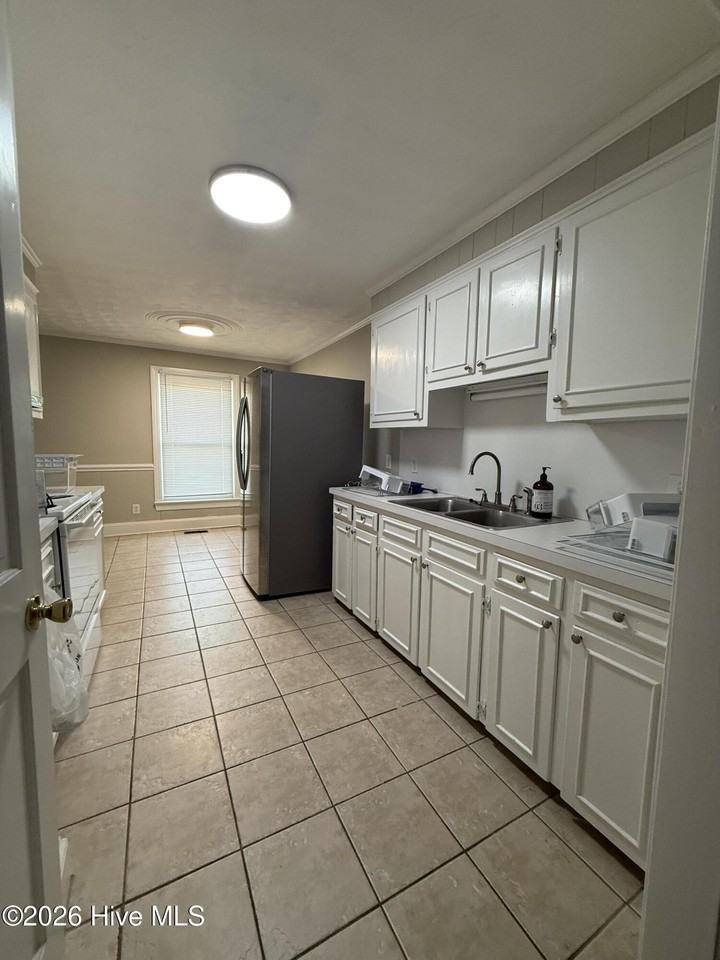 583 Main St - Photo 6 of 11