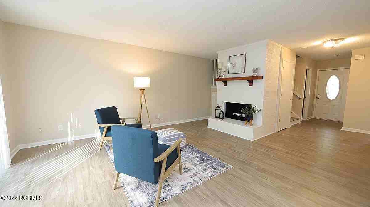 3959 Wendy Ln - Photo 4 of 23