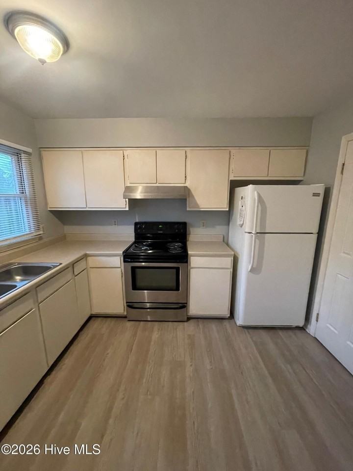 608 W Church St - Photo 5 of 7