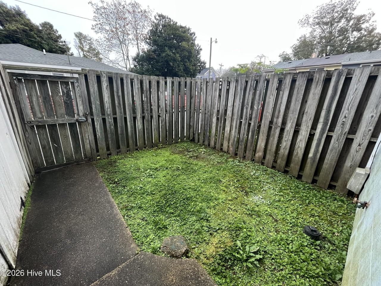 608 W Church St - Photo 6 of 7