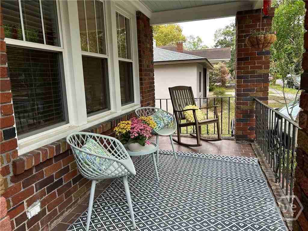 1106 E 51st St - Photo 4 of 27