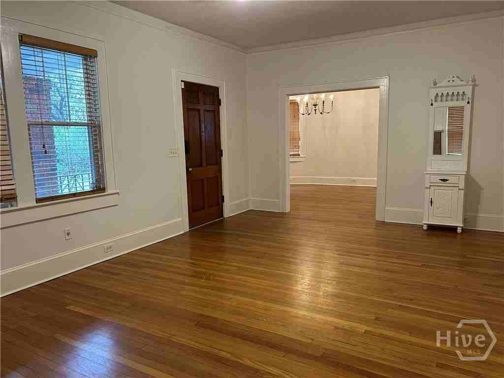 1106 E 51st St - Photo 6 of 27