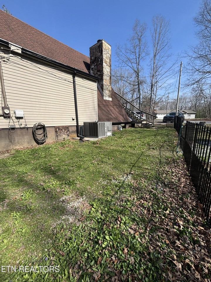 9222 Hondo Dr - Photo 2 of 17