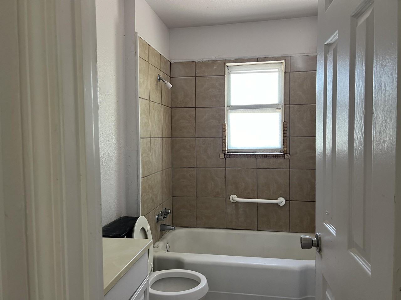 1509 White Ave #1 - Photo 7 of 12