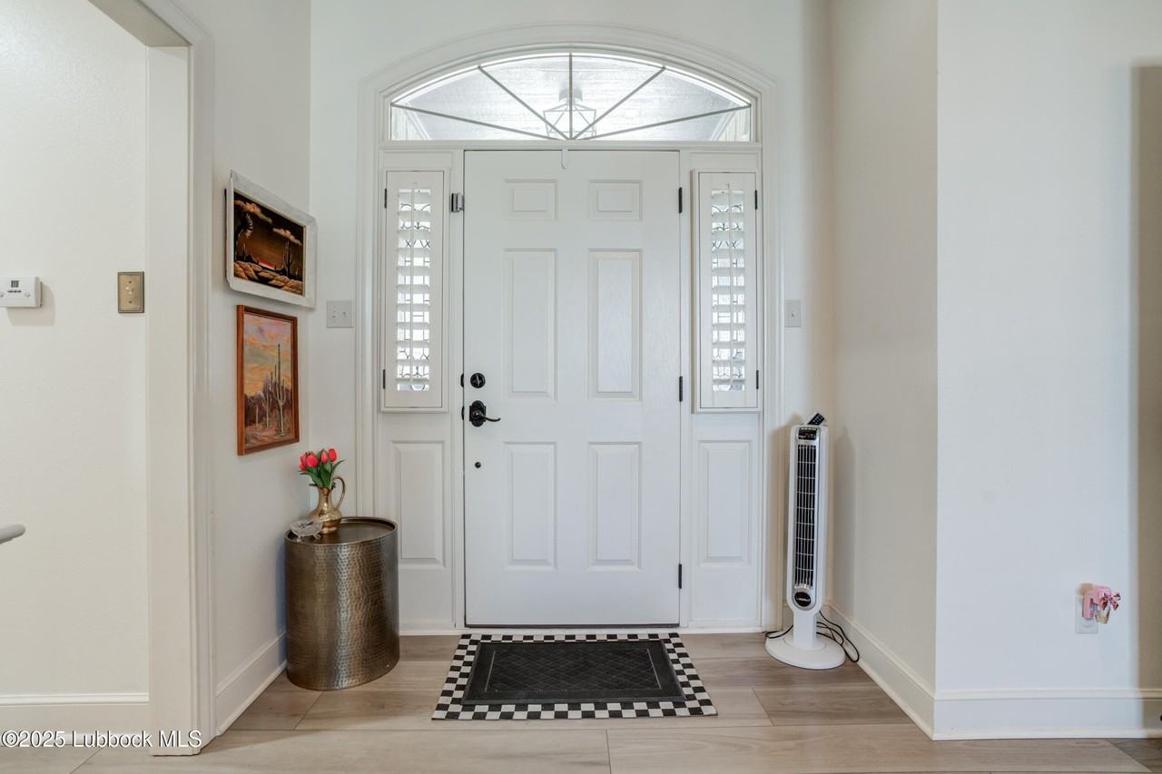 5512 103rd St - Photo 3 of 31