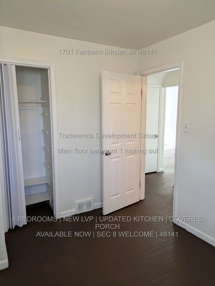 1701 Fairbairn St - Photo 3 of 12