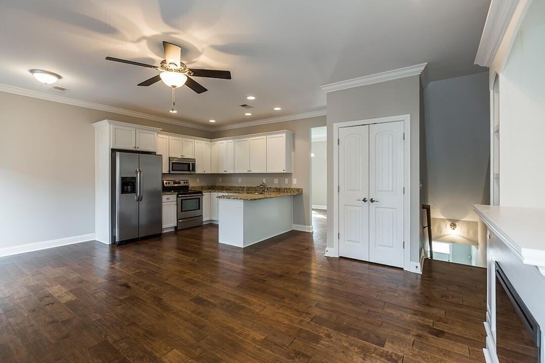 519 Plunkett St - Photo 7 of 31