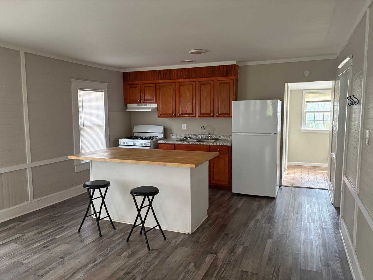 1712 Edenton St - Photo 3 of 8