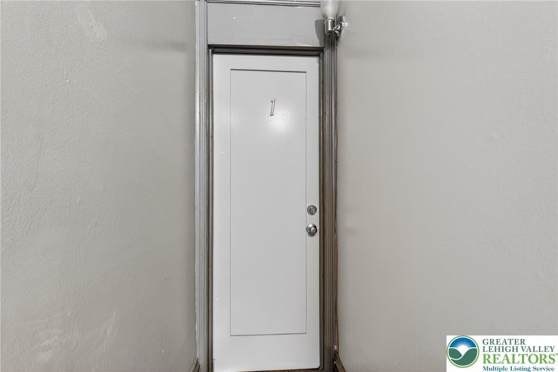 1139 W Linden St - Photo 6 of 26