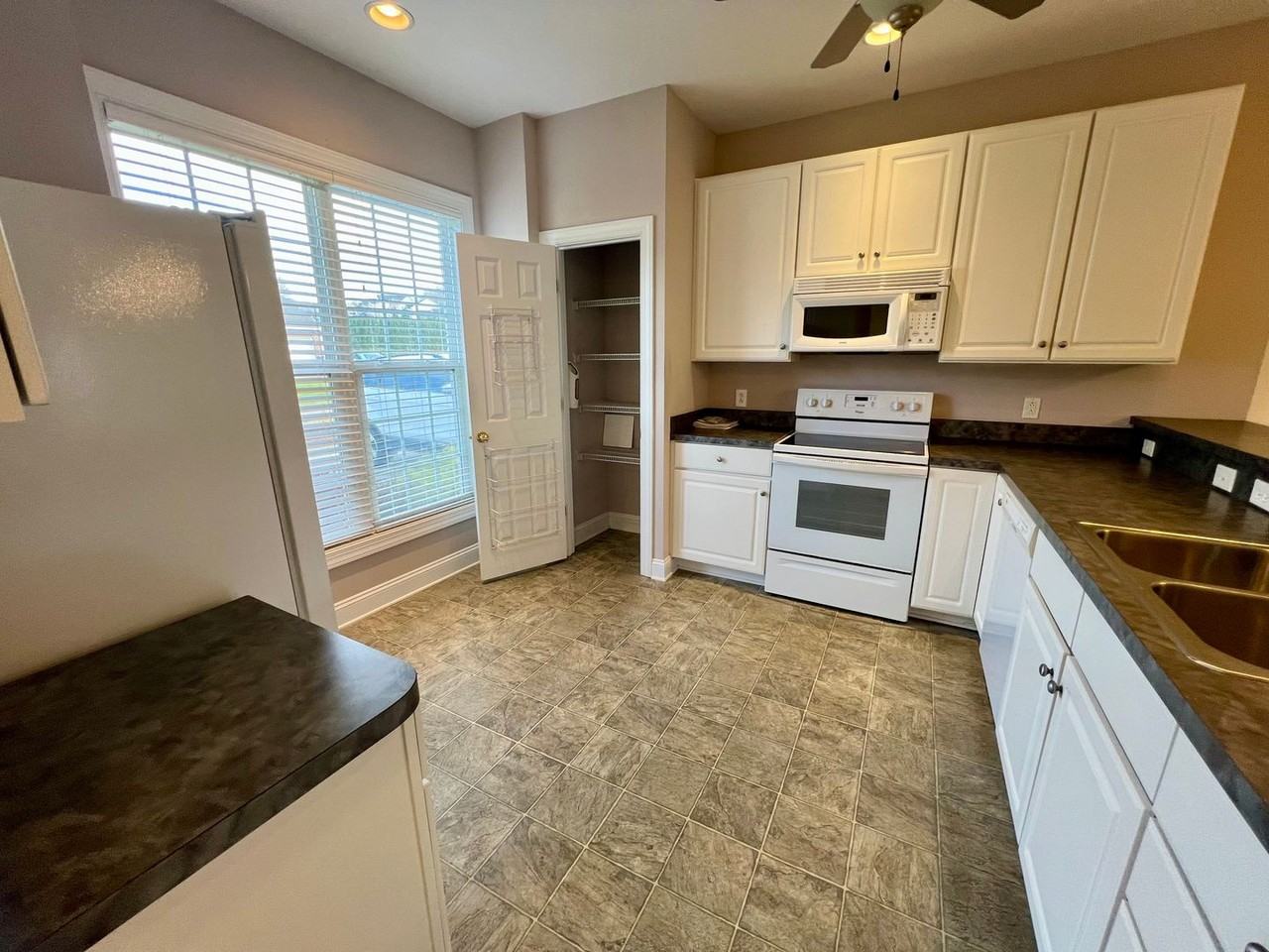 6 Crocetti Ln - Photo 6 of 33