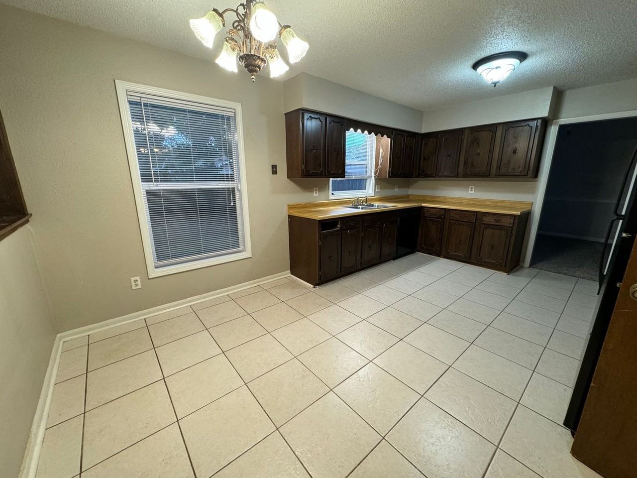 1017 Great Oaks Dr - Photo 4 of 22