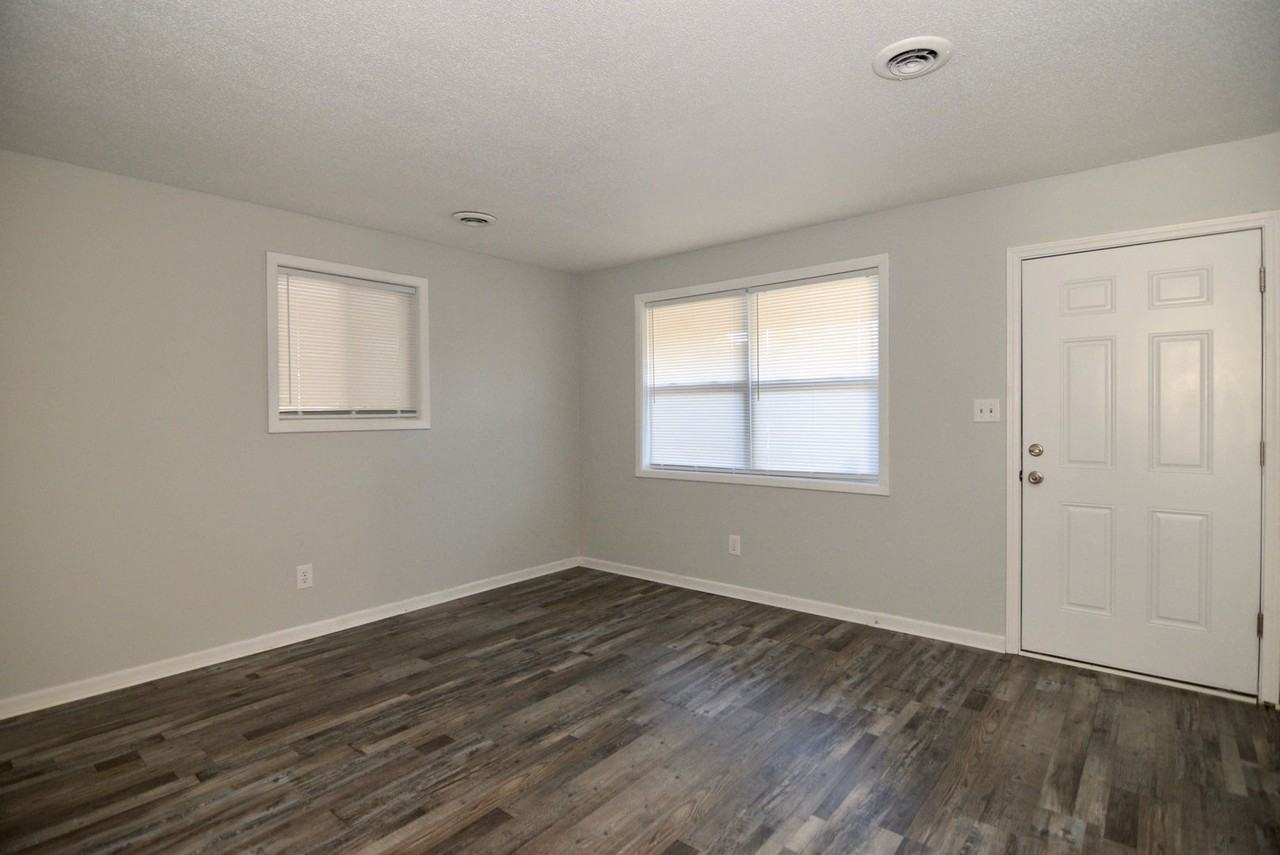 524 Laverne Ave - Photo 4 of 23