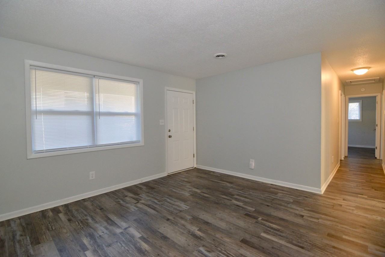 524 Laverne Ave - Photo 5 of 23