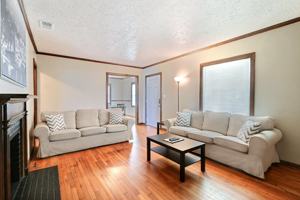 featured image of 304 E 60th St #A