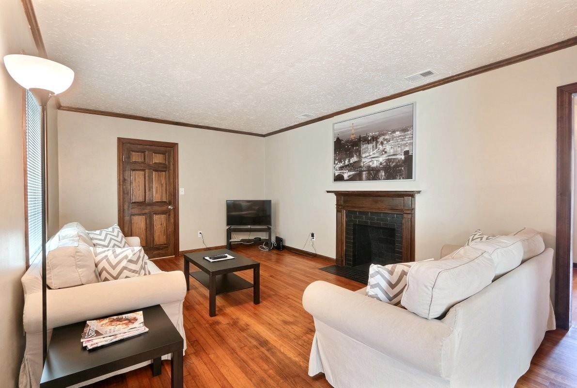 304 E 60th St #A - Photo 3 of 13