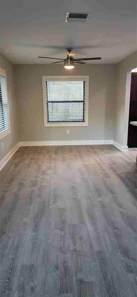 25829 Westmoreland St - Photo 7 of 12