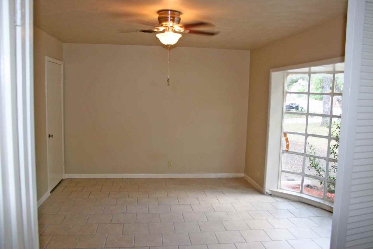 2521 Rockwood Ln - Photo 2 of 16