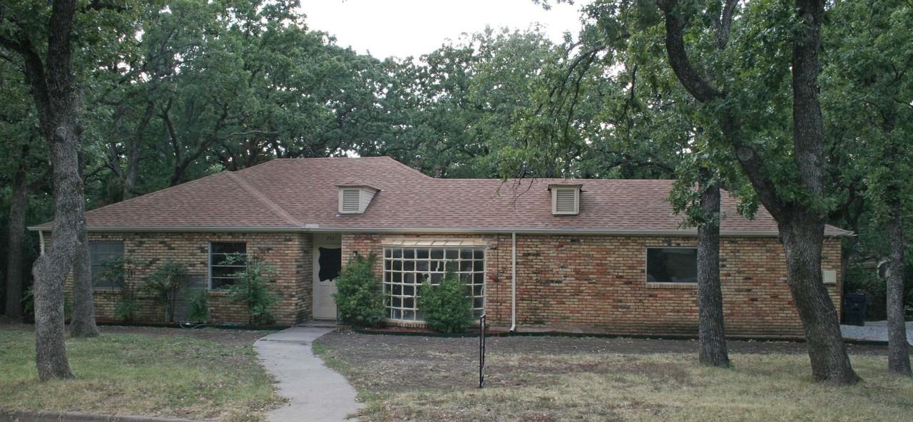 2521 Rockwood Ln - Photo 3 of 16