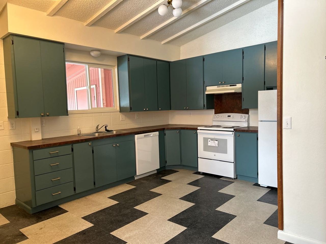 325 Bain Ln - Photo 4 of 4