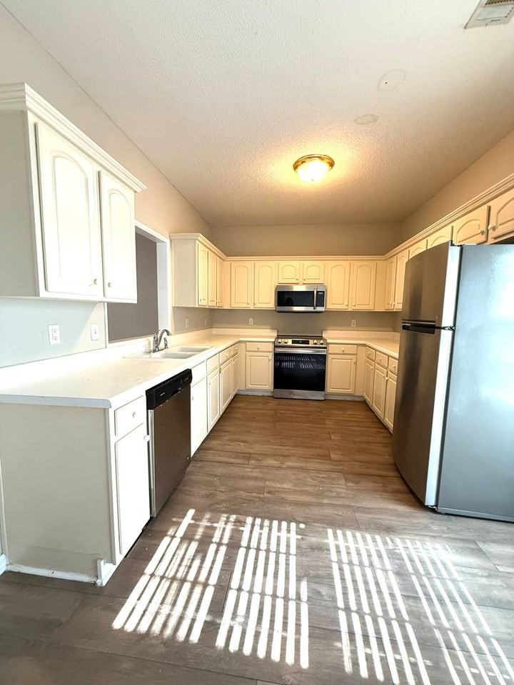 257 Venture Path - Photo 5 of 20