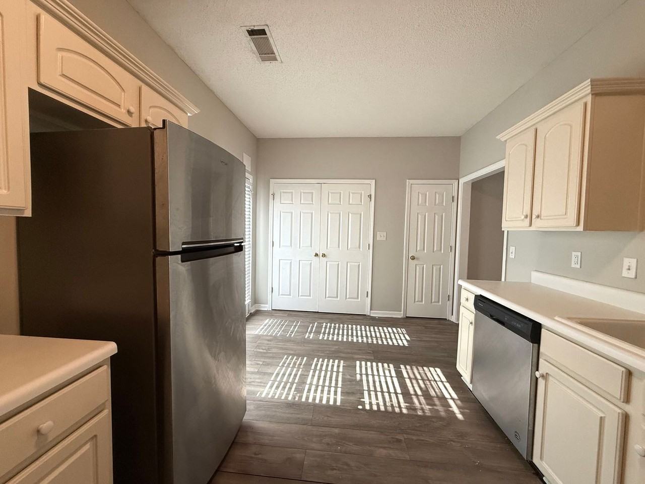 257 Venture Path - Photo 6 of 20